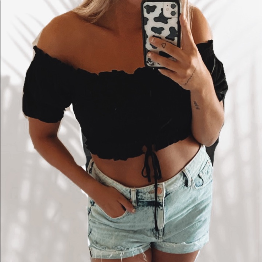 The cutest black top with black puffy sleeves